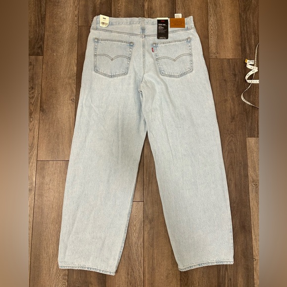 NWT. Levi’s Premium denim. Baggy Dad, mid rise, loose, straight leg. Size 32x32 - Picture 3 of 6